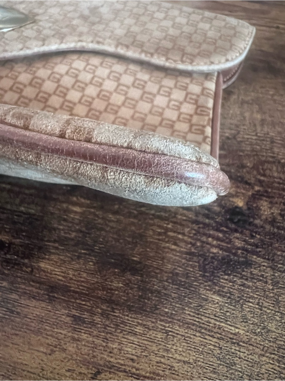 Vintage 80s Gucci Beige/Tan Monogram Clutch with Gold Lock - Picture 15 of 16